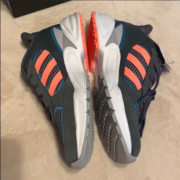 Adidas Woman’s valasion running shoes 90s - Picture 3 of 6